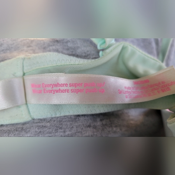 VS Bra - Picture 5 of 5